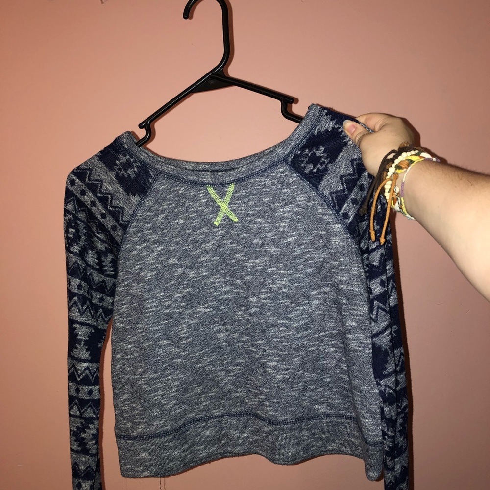 Navy blue long sleeve cropped tee